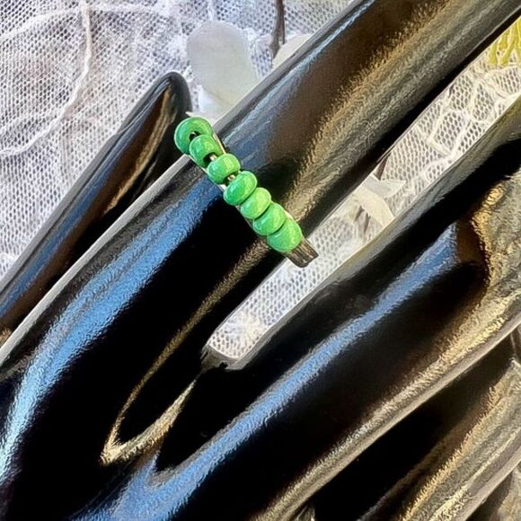Vintage Handmade Green Seed Bead Ring - Picture 9 of 9
